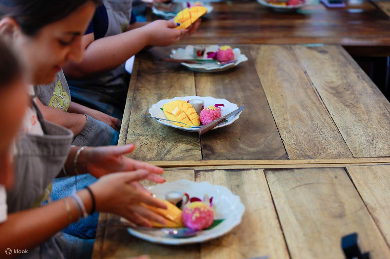 House of Taste | Lớp học nấu ăn Thái thực hành & Tour Chợ